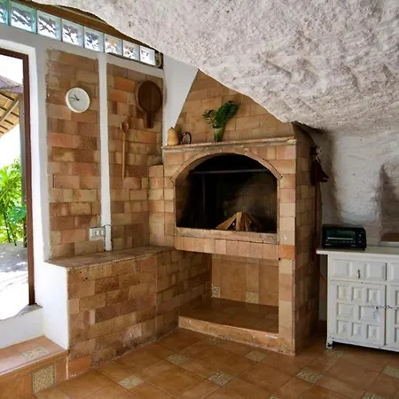 בית נופש Casa Cueva La Herencia *